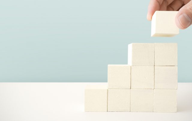 Webエンジニアのキャリアアップ、4つの選択肢 スペシャリスト・PM・コンサル・Webディレクターをめざすには？