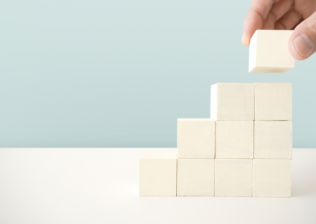 Webエンジニアのキャリアアップ、4つの選択肢 スペシャリスト・PM・コンサル・Webディレクターをめざすには？